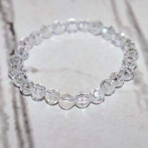 Beautiful lightweight clear crystal beaded bracelet 6" NWOT